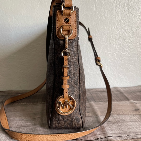 Michael Kors Crossbody - Picture 4 of 10